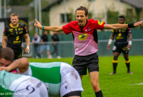 DECATHLON RUGBY FOURNISSEUR DES TENUES DES  ARBITRES DE LA FÉDÉRATION FRANÇAISE DE RUGBY