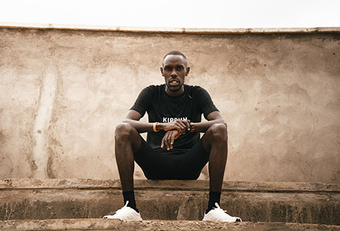 L’athlète américain double médaillé olympique Paul CHELIMO, signe chez KIPRUN, la marque running de DECATHLON.