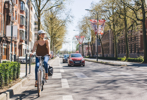 Decathlon confirme des tests avec ARVAL (groupe BNP Paribas), AZFALTE et ZENRIDE pour le déploiement du vélo de fonction.