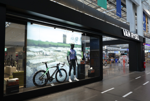 VAN RYSEL OUVRE SON PREMIER MAGASIN EN FRANCE, À LILLE